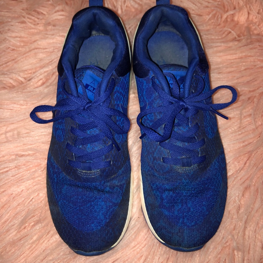 Sz 9 womens nike blue snake skin shoes